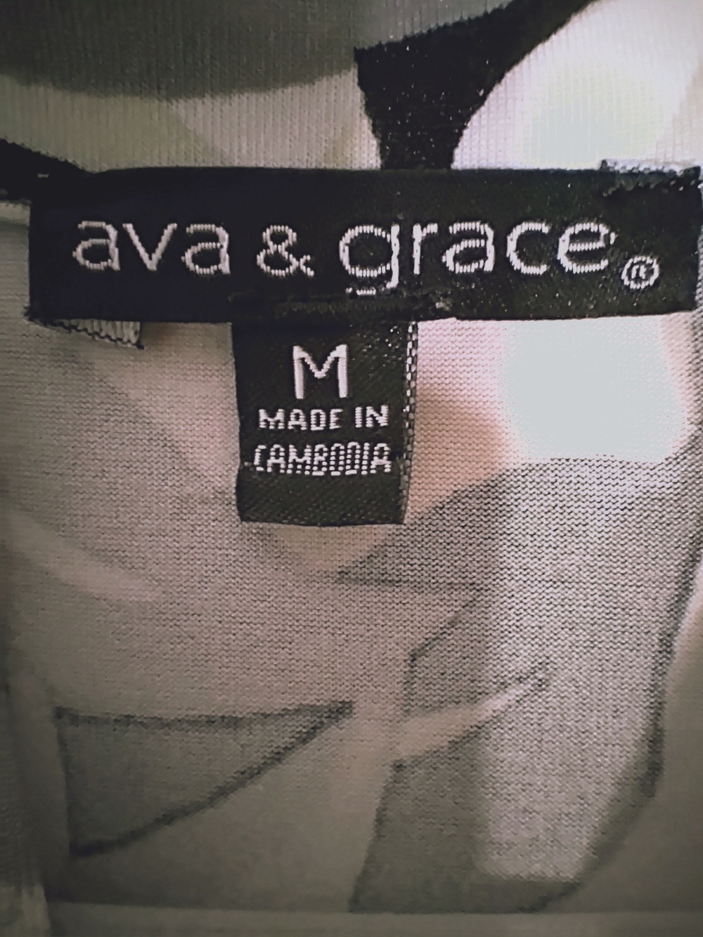 Ava & Grace Earth Tone Leaf Print Henley Blouse with Roll-Tab Sleeves Sz M - Picture 4 of 5